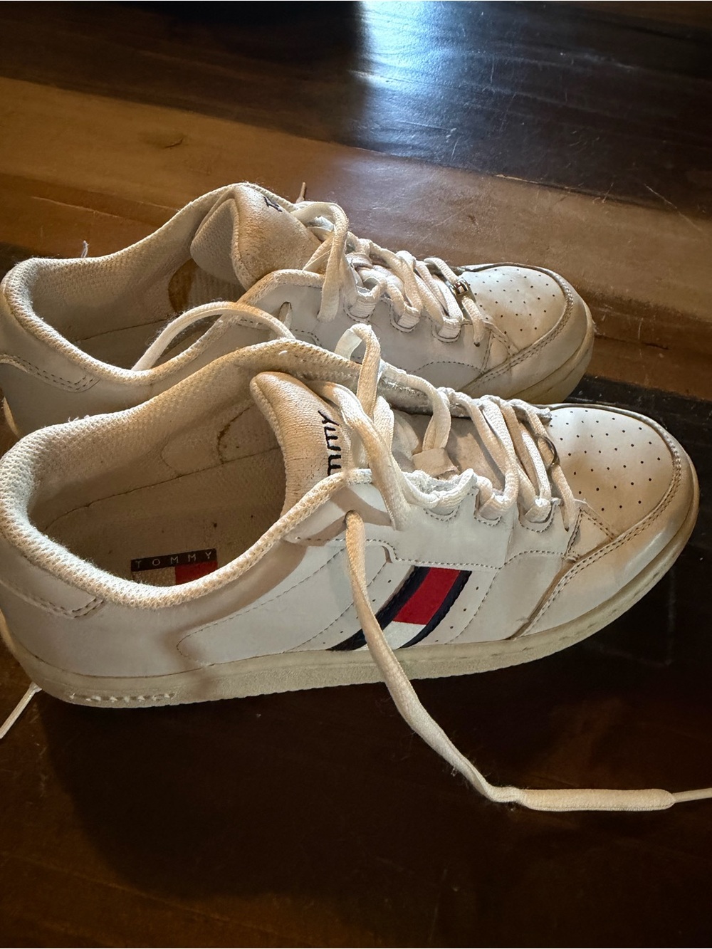 Vintage Tommy Hilfiger White Leather Sneakers Women’s 7M Flag Logo 90s Y2K